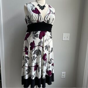 Jones New York size 16W Floral Sleeveless Dress with Black Accents